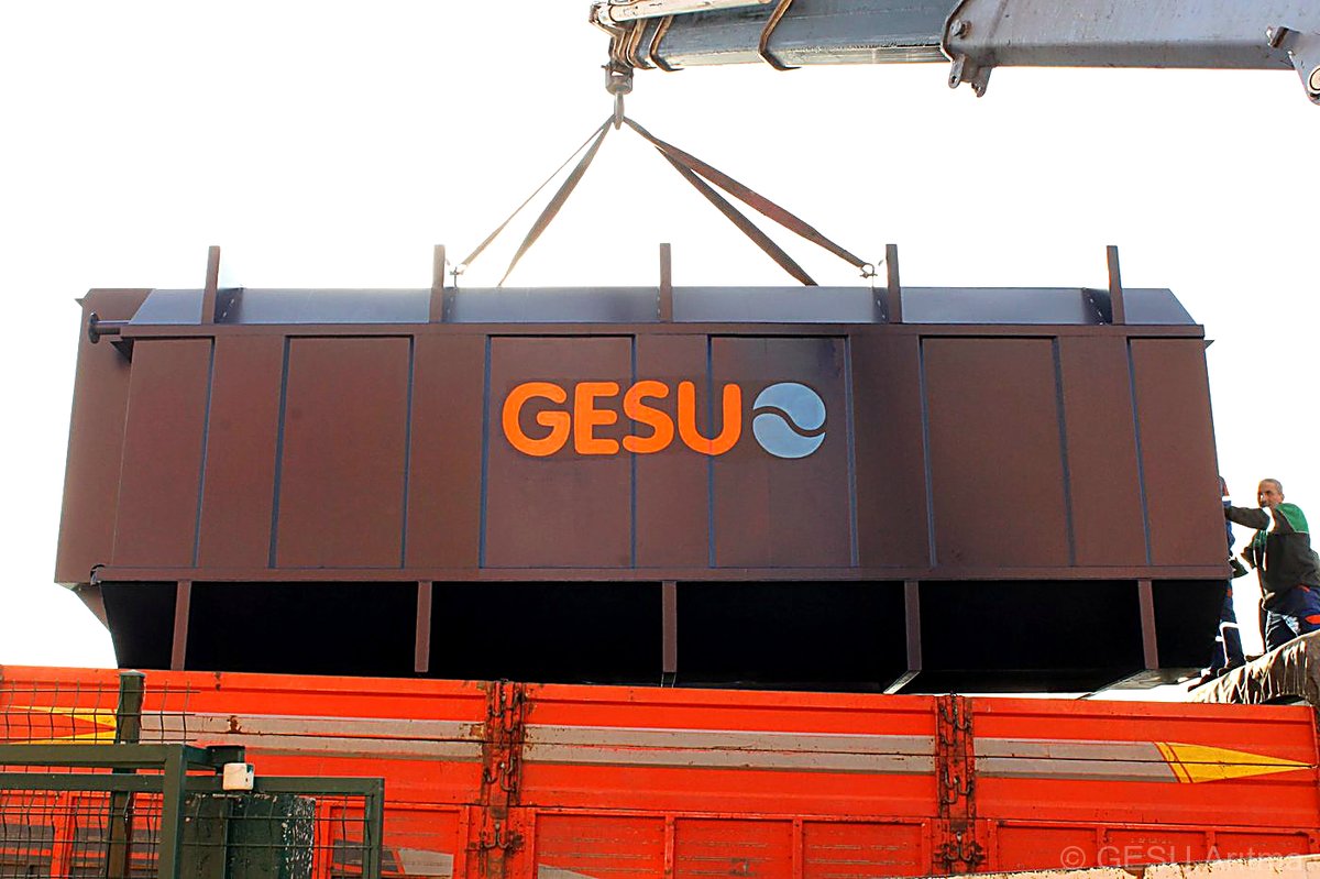 GESU tank shipment — crane loading