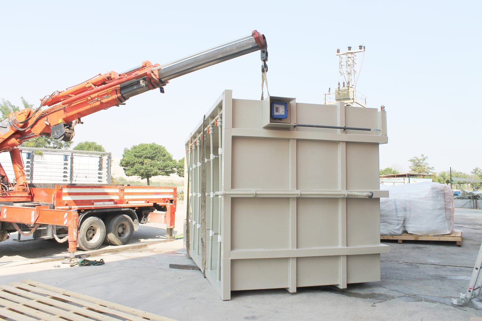 Iraq shipment — crane loading of a GESU-manufactured PP package treatment unit