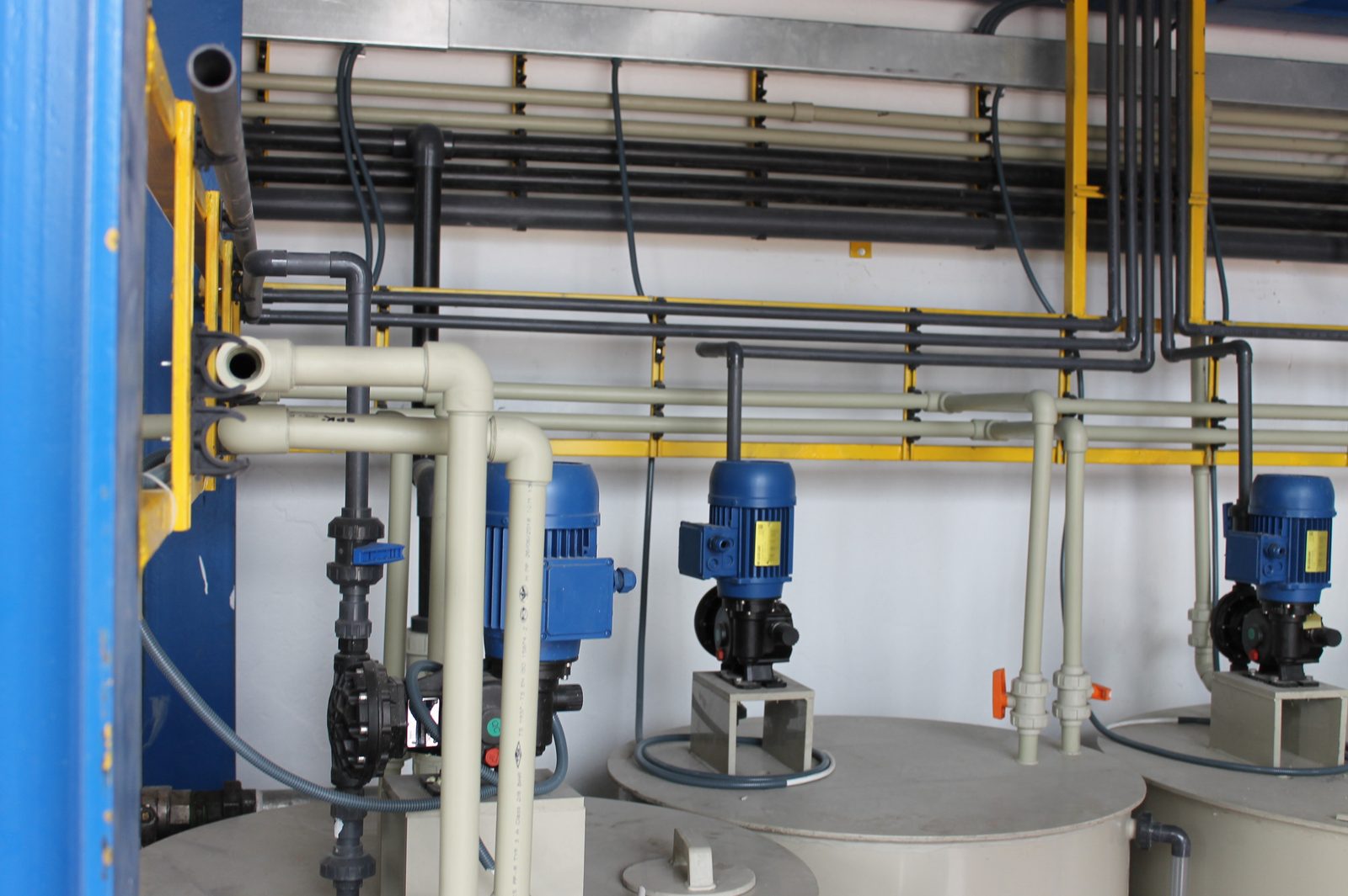 Çayırova Boru dosing pump group and PP chemical tanks