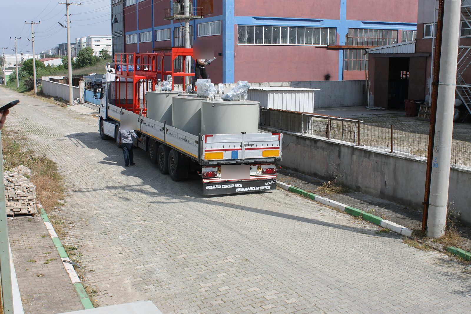 Norm Salihli project mixer tanks and service platform on a truck on shipment day