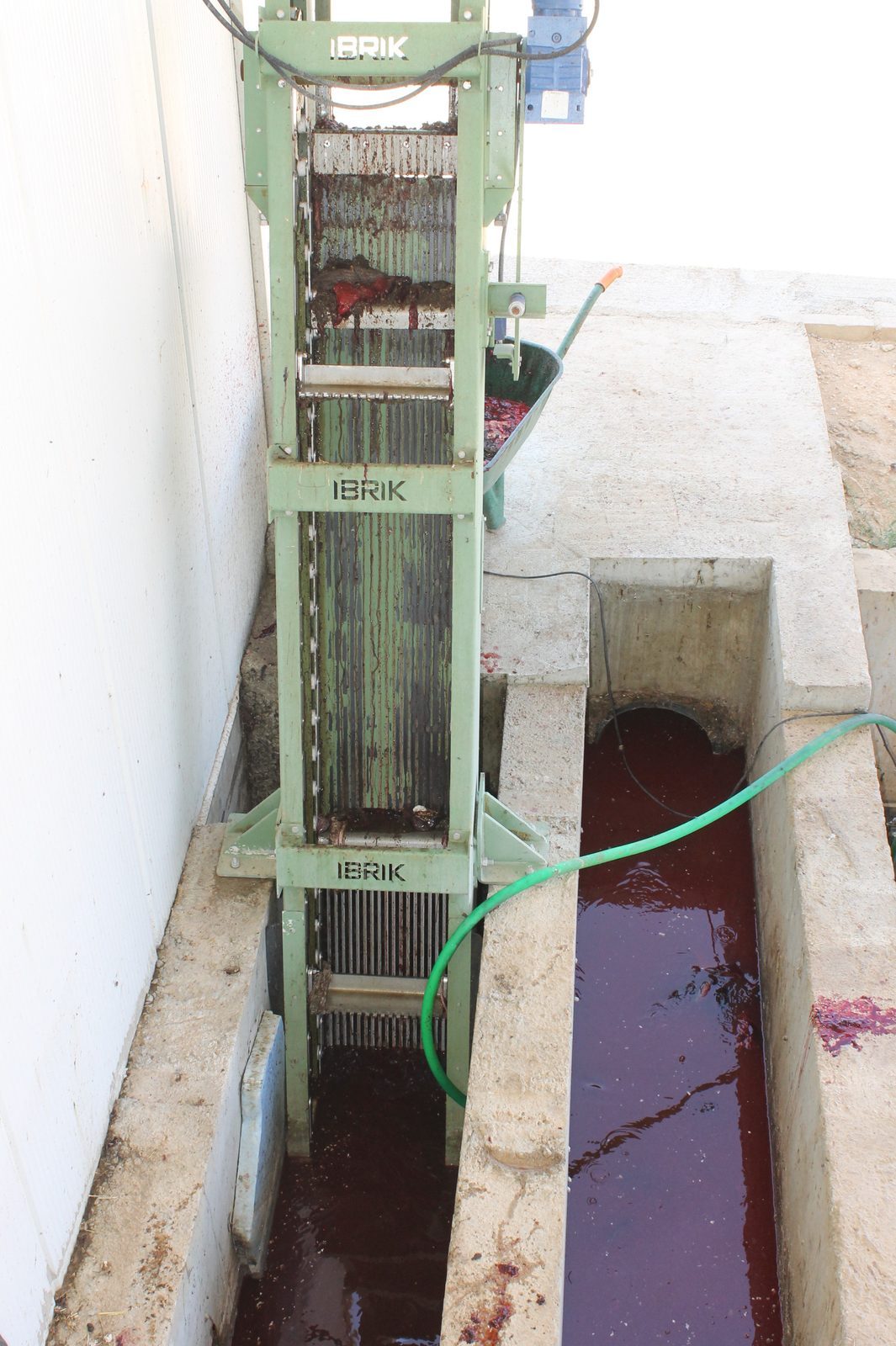 İBRİK GESU-branded scraper — HDÇ integrated meat blood-channel pre-treatment