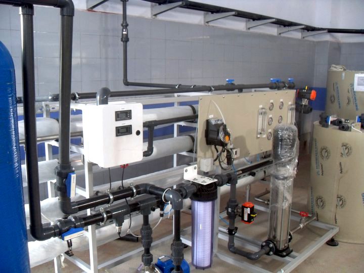 2011 yılından arşiv karesi — GESU kurulumu ters ozmoz (RO) ünitesi
